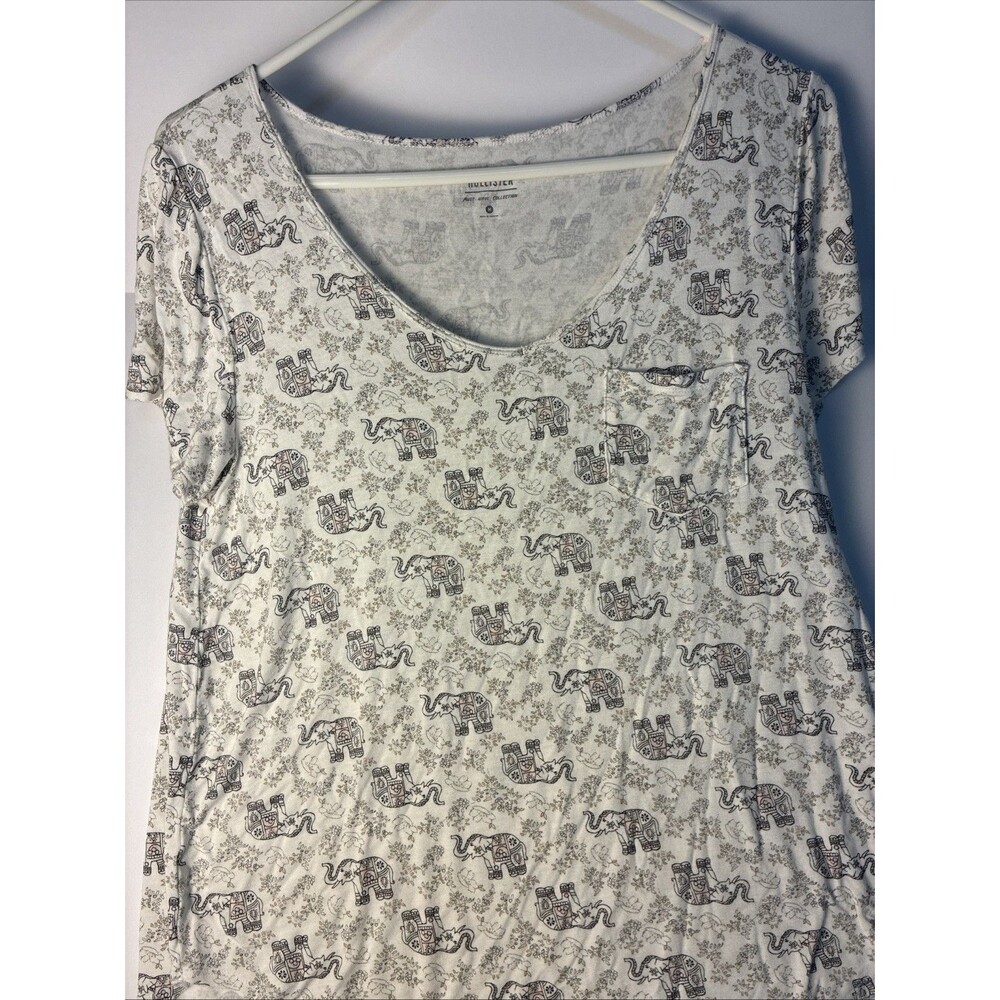 Hollister Must Have Collection Women's Elephant Print Pocket T-Shirt Medium